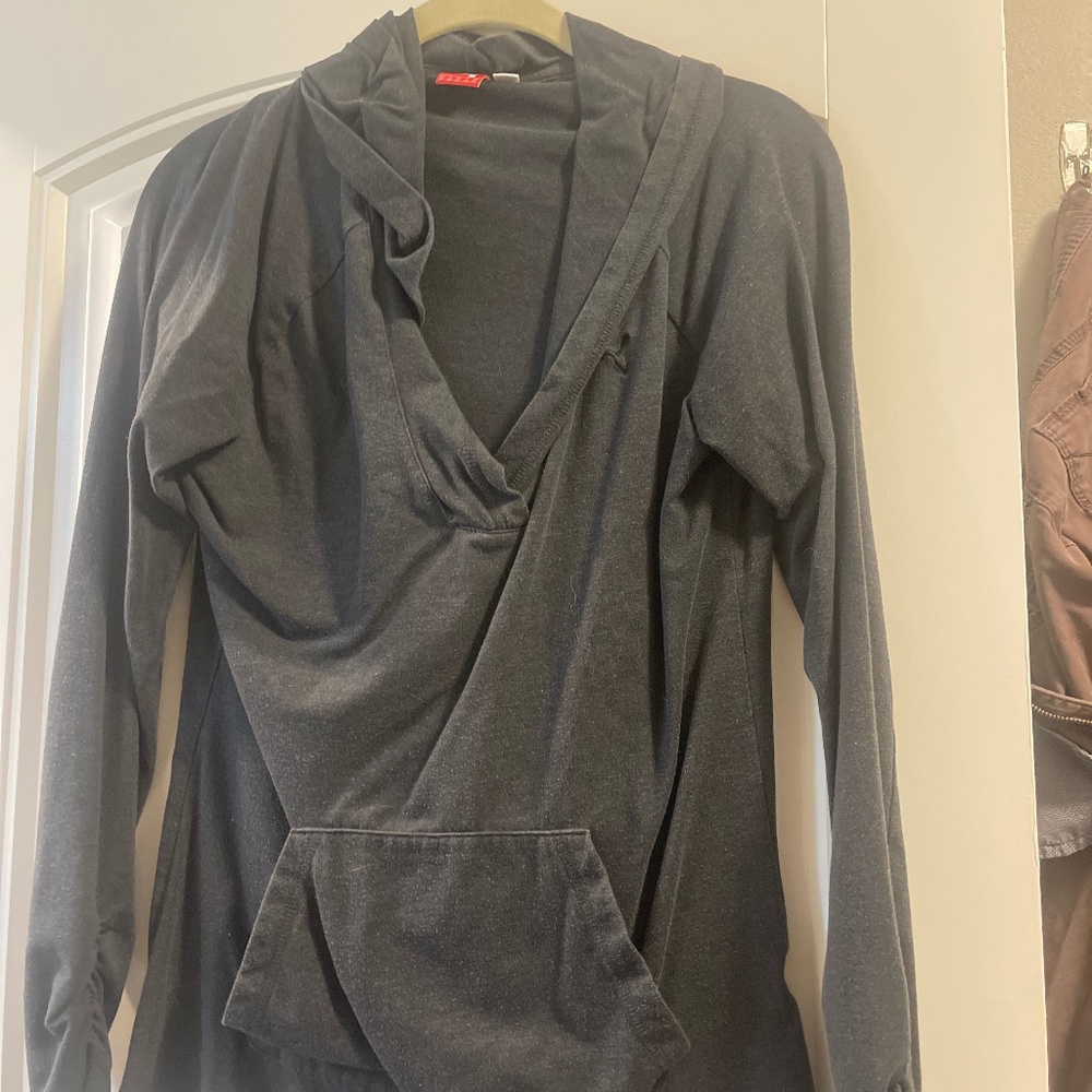 Puma Women's Size Small V-Neck Sweatshirt